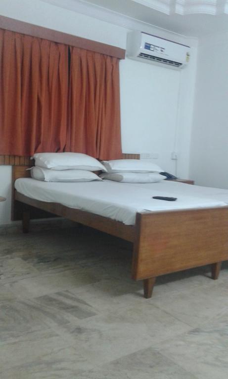 Royal Club Hotel Chennai Exterior photo
